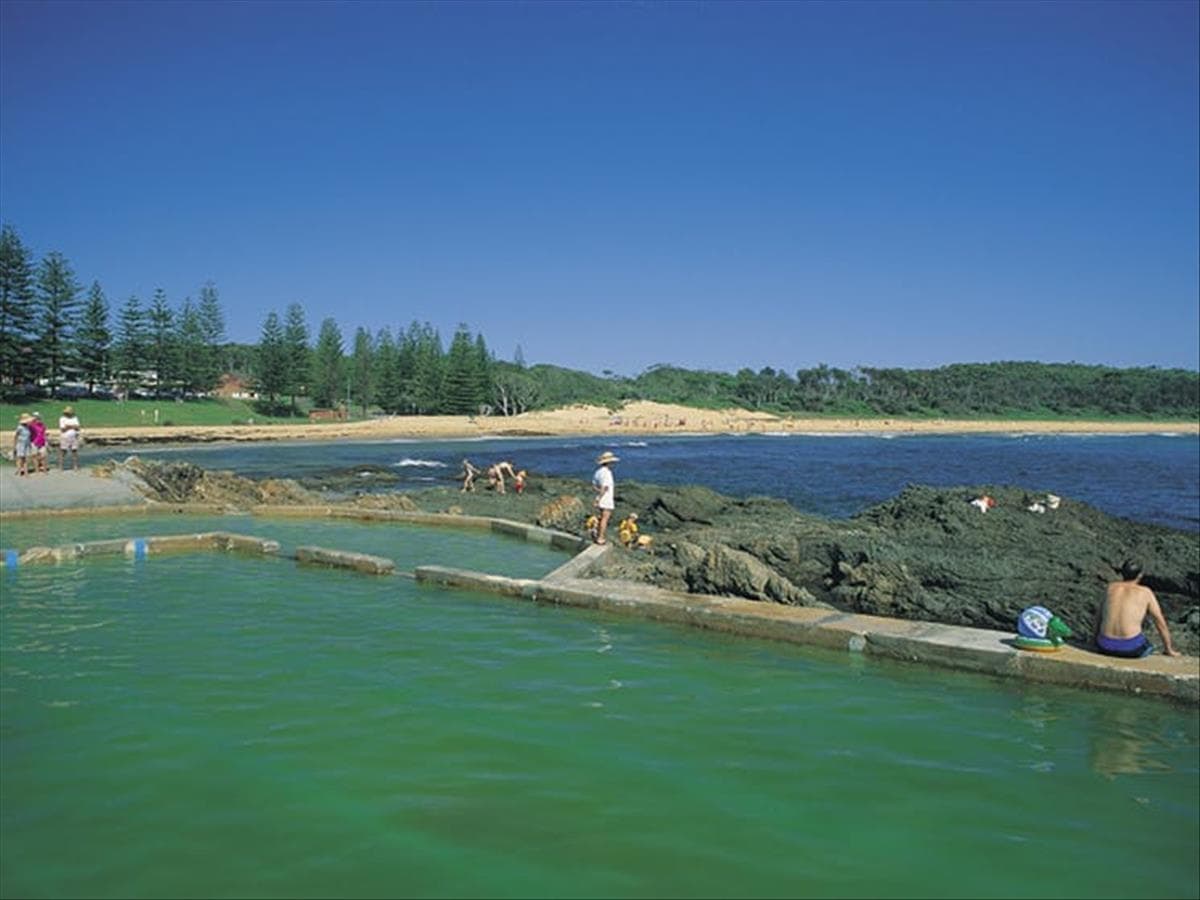 Hallidays Point